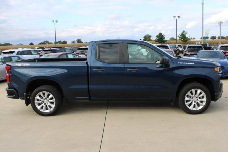 Used 2019 Chevrolet Silverado 1500 Custom w/ Custom Value Package AWD/4WD image 4