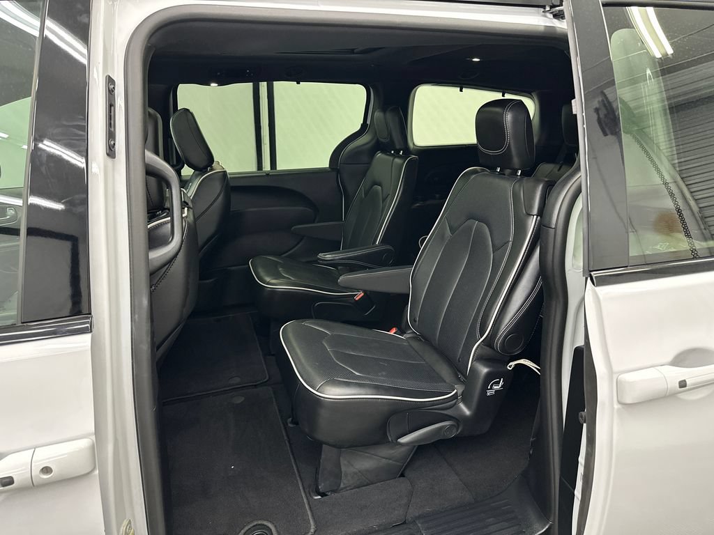 Used 2025 Chrysler Pacifica Limited FWD image 25