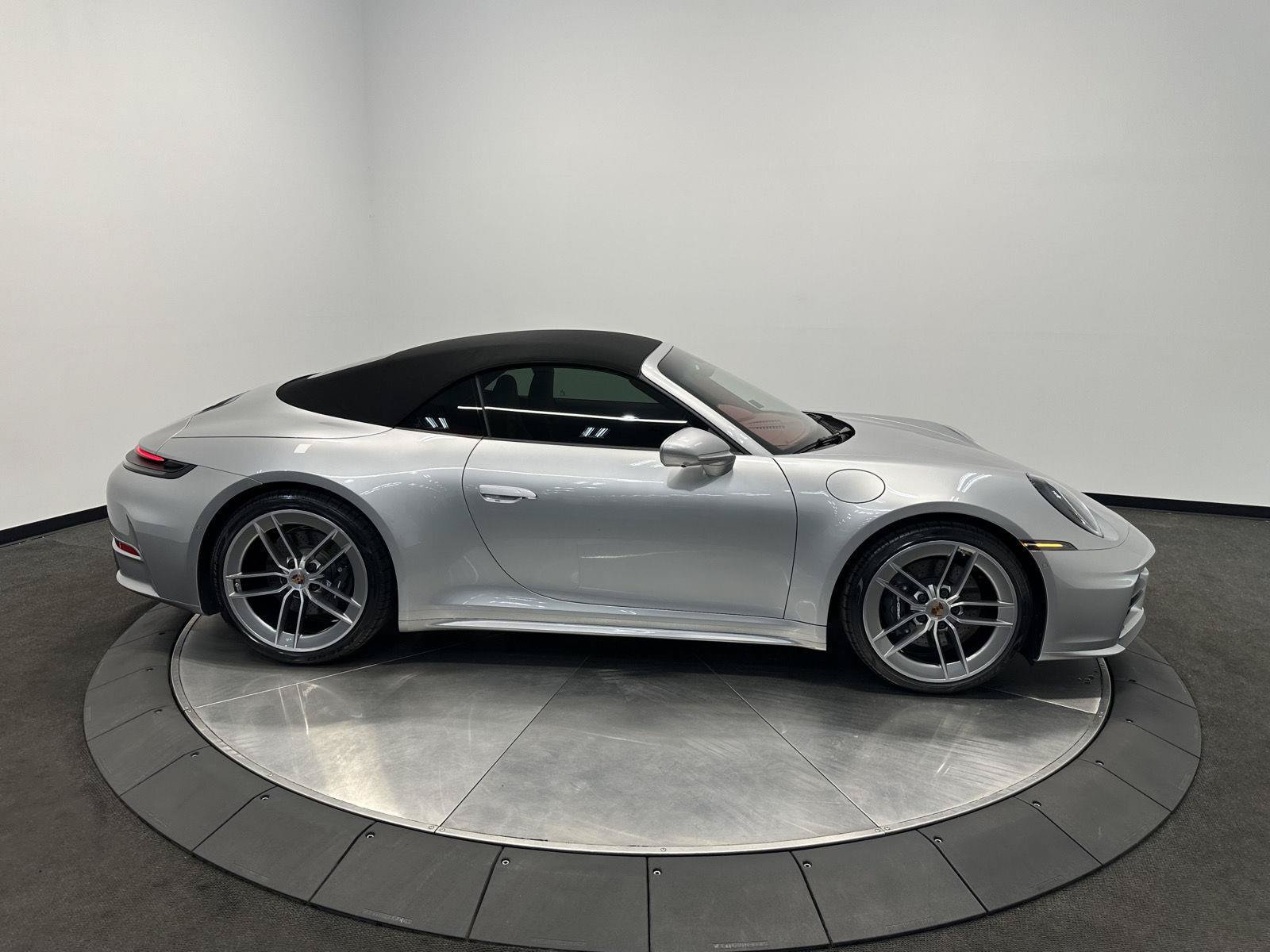Used 2025 Porsche 911 Carrera RWD image 8