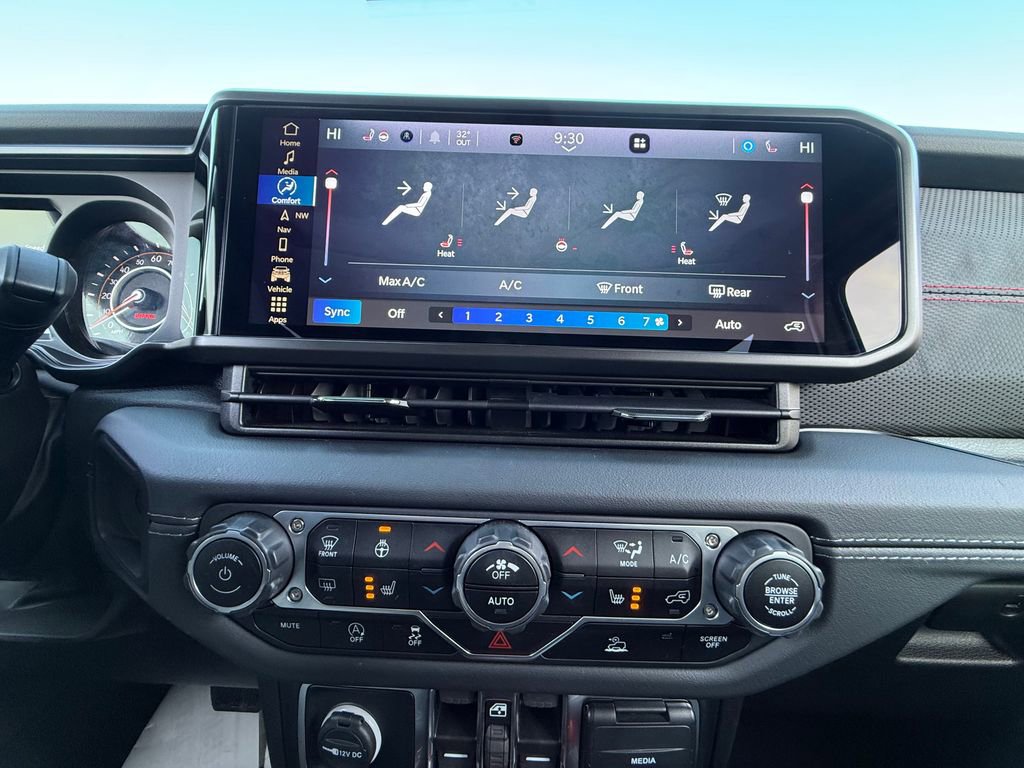 Used 2024 Jeep Wrangler Unlimited Rubicon w/ Technology Group image 25