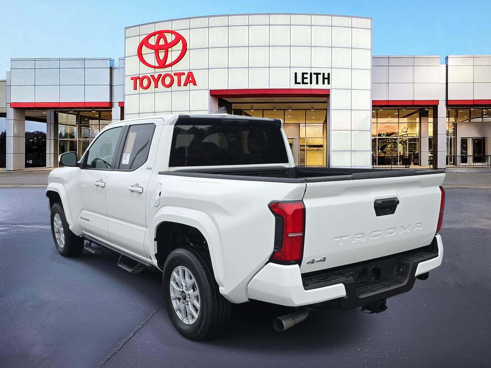 Used 2025 Toyota Tacoma SR5 image 7