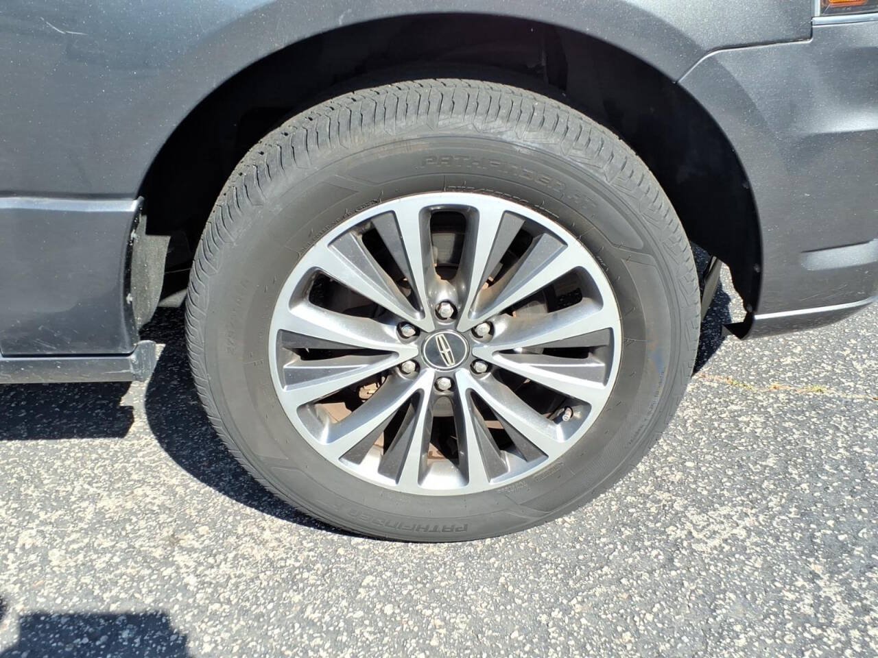Used 2015 Lincoln Navigator 4WD image 11