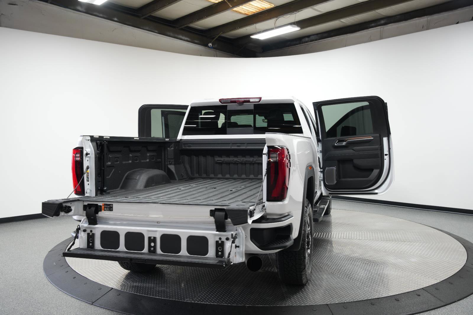 Used 2024 GMC Sierra 2500 Denali w/ Denali Reserve Package image 12