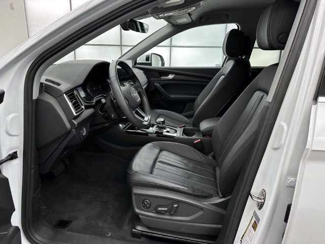 Used 2023 Audi Q5 2.0T Premium w/ Convenience Package AWD/4WD image 13