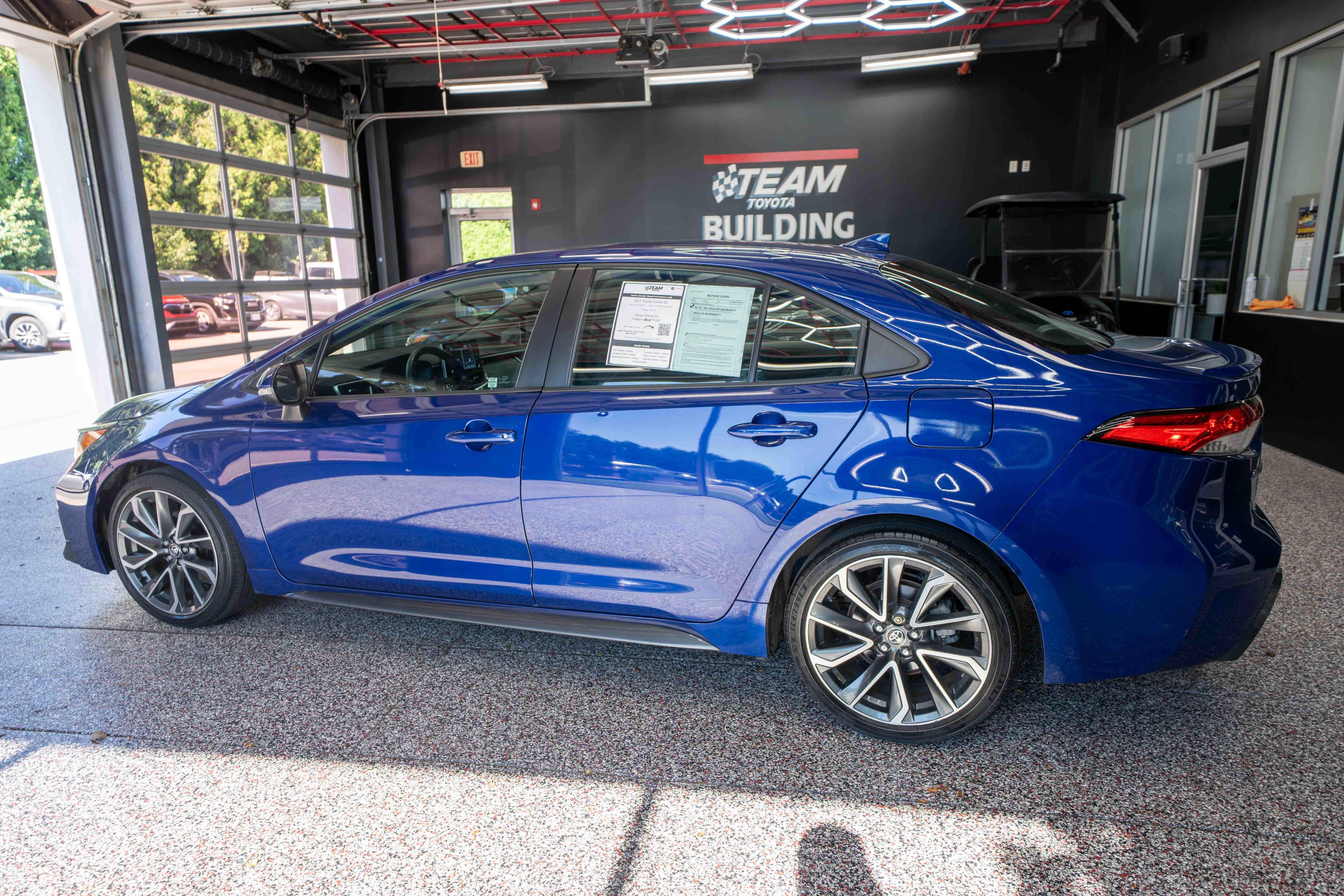 Used 2021 Toyota Corolla SE w/ SE Premium Package FWD image 2