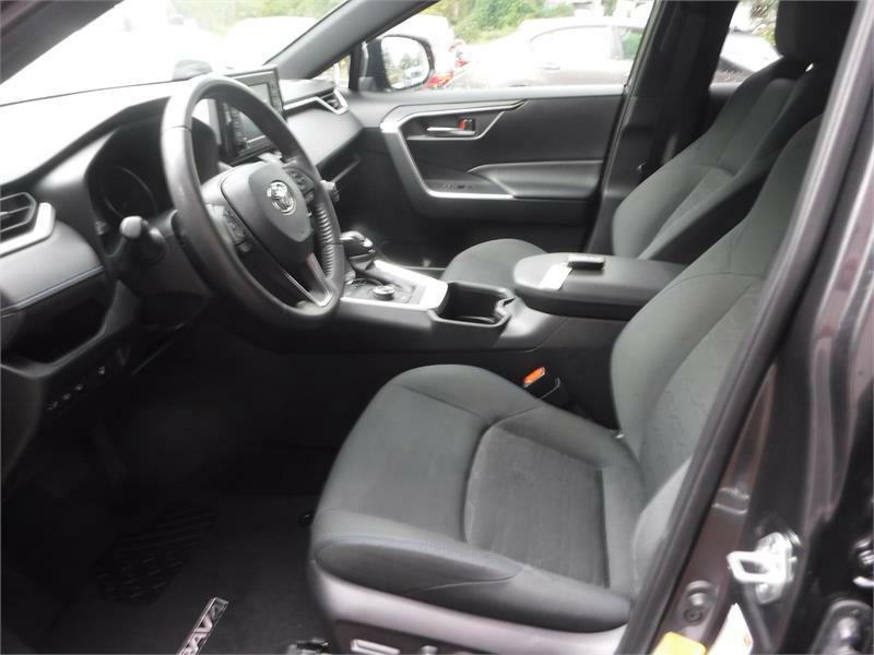 Used 2022 Toyota RAV4 SE image 7