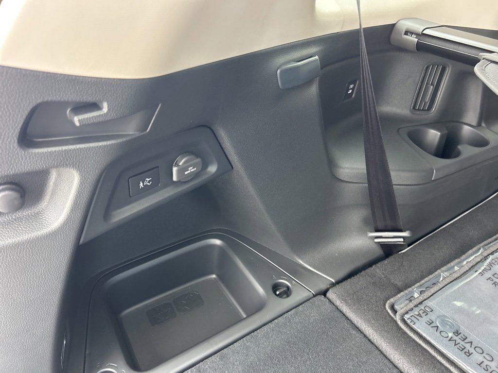 New 2025 Honda Pilot Touring image 14