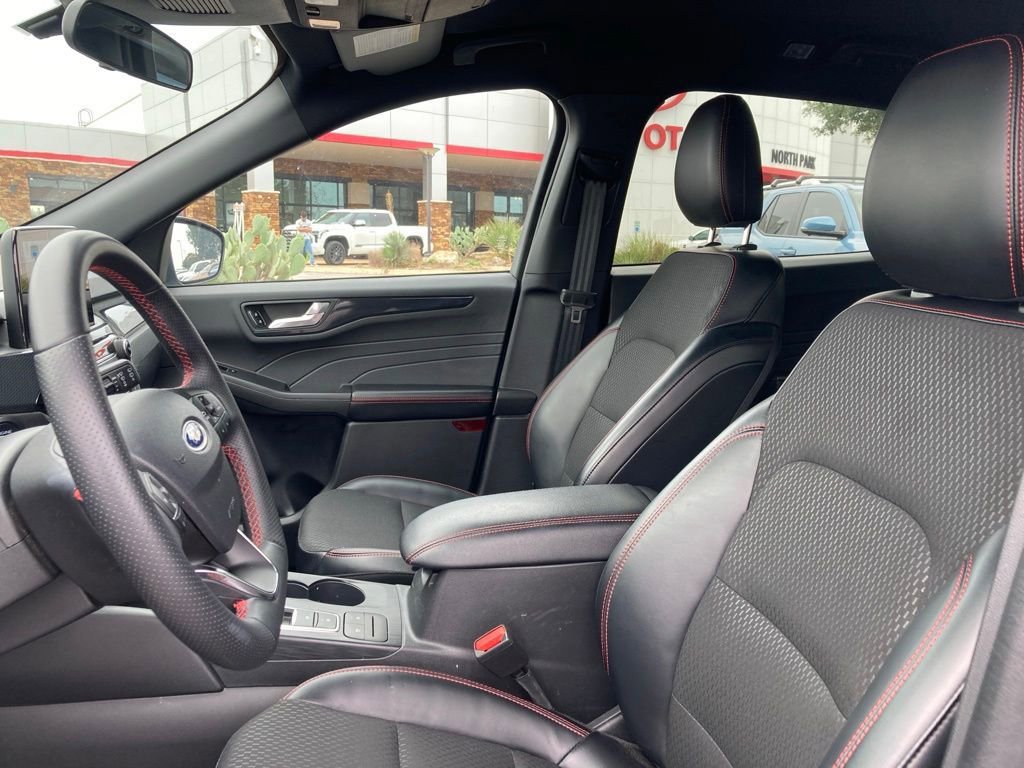 Used 2025 Ford Escape ST-Line FWD image 9
