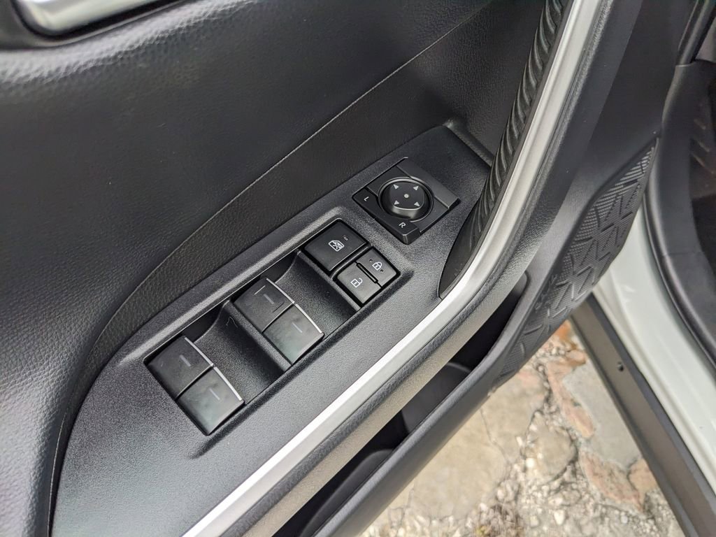 Used 2022 Toyota RAV4 Limited image 23