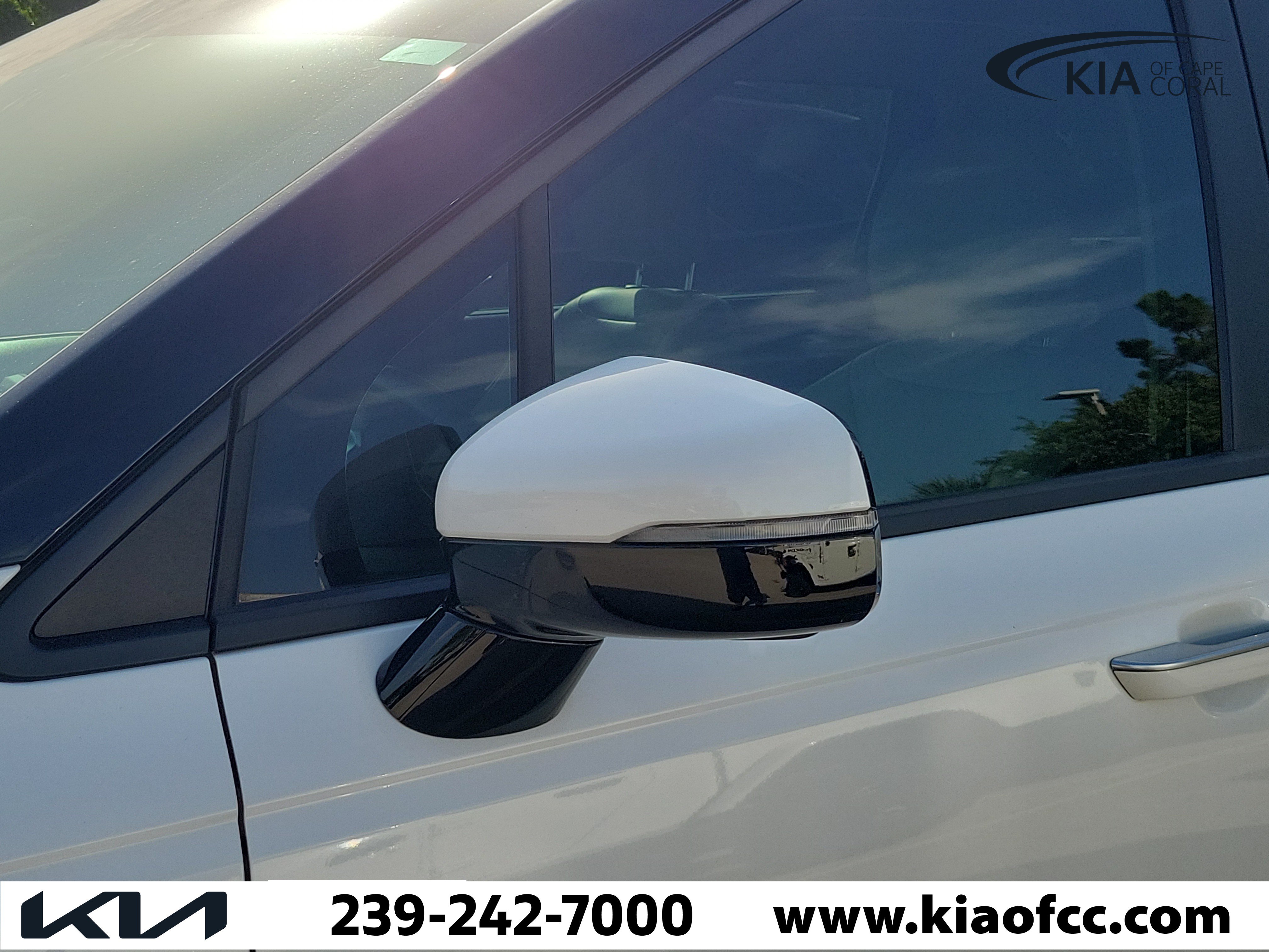 Certified 2025 Kia Carnival EX FWD image 6