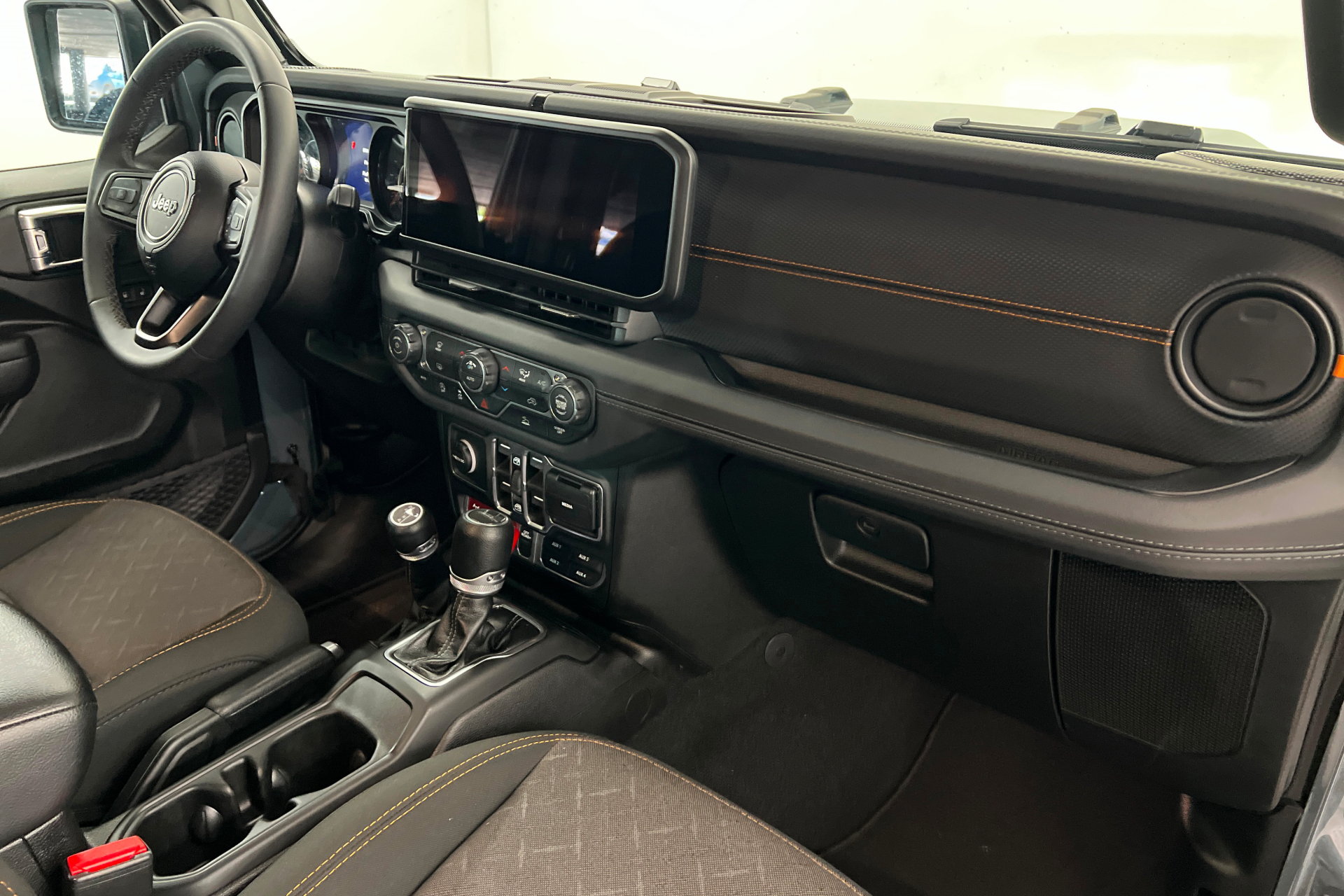Certified 2026 Jeep Gladiator Mojave AWD/4WD image 23