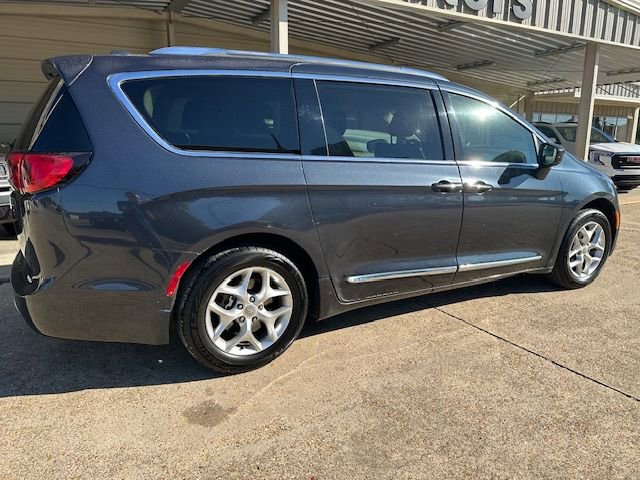 Used 2020 Chrysler Pacifica Touring-L w/ Tire & Wheel Group image 3