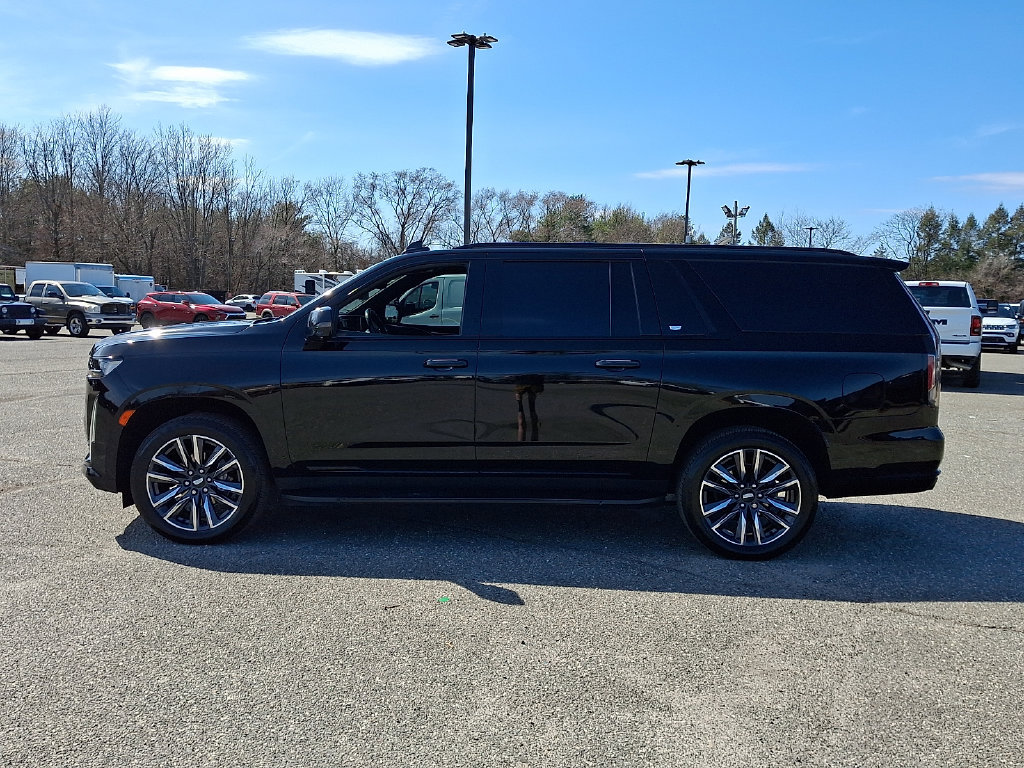 Used 2023 Cadillac Escalade ESV Sport AWD/4WD image 7