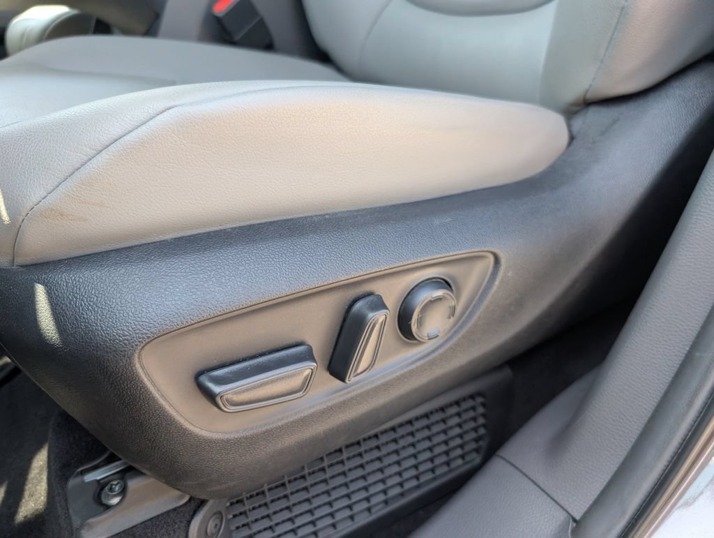Used 2024 Toyota Sienna XLE FWD image 10