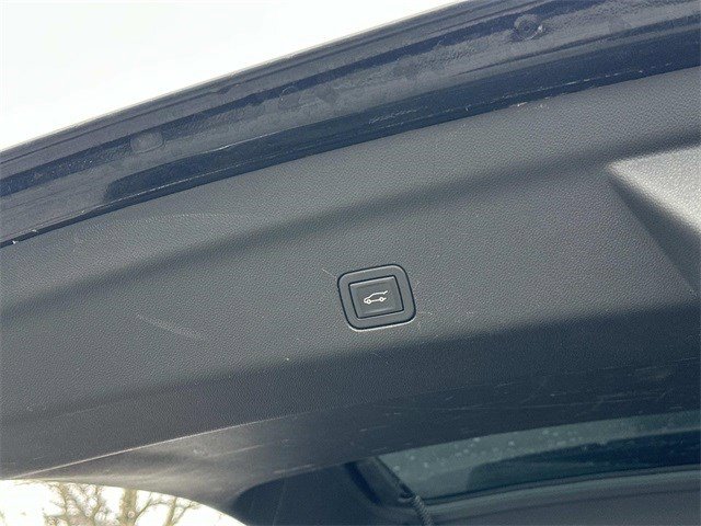 Used 2023 Cadillac Escalade ESV Premium Luxury image 13