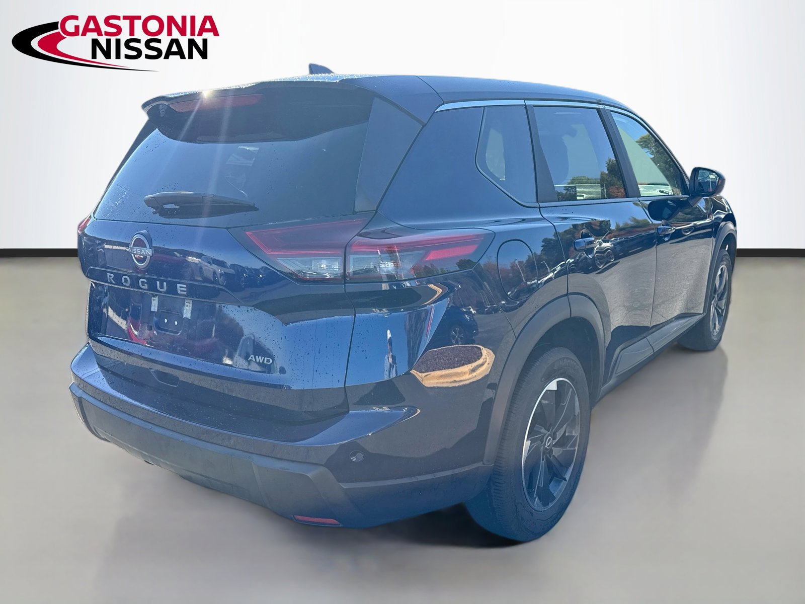 Used 2025 Nissan Rogue SV AWD/4WD image 9