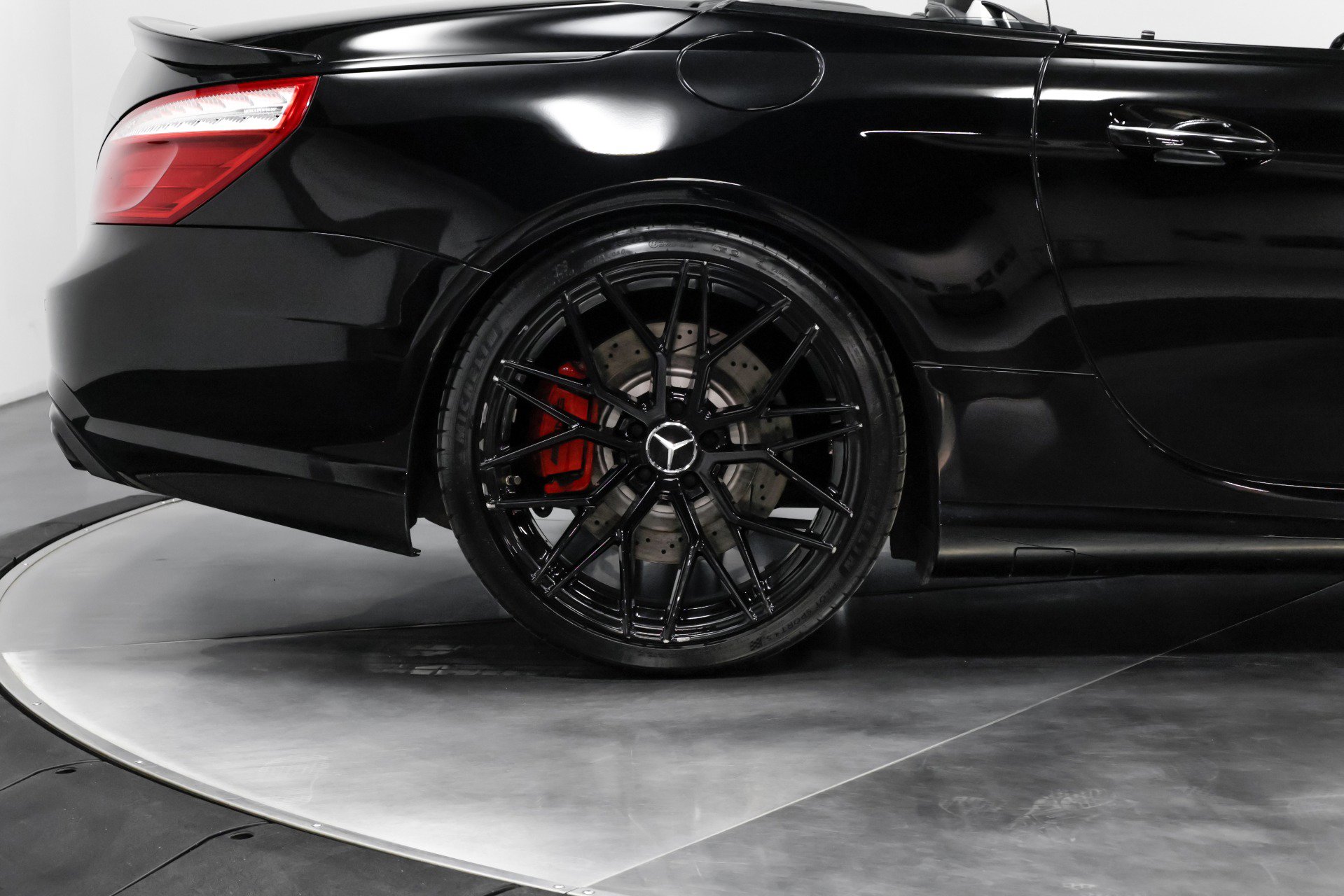 Used 2015 Mercedes-Benz SL 63 AMG w/ Driver Assistance Package image 16