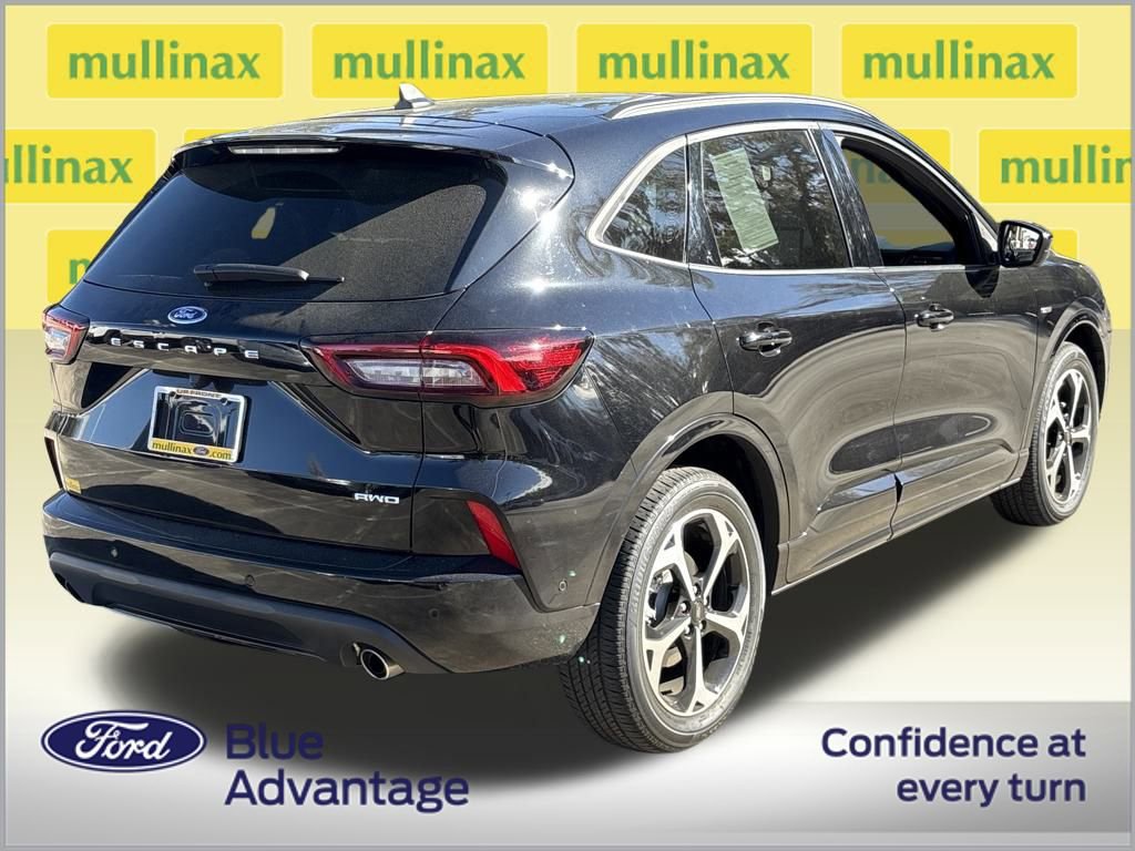 Used 2023 Ford Escape ST-Line Elite w/ Premium Technology Package image 4