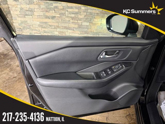 Used 2025 Nissan Rogue SV image 8