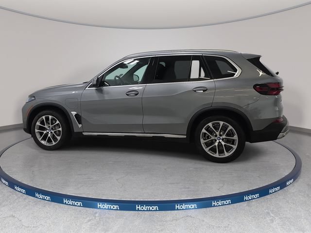 Used 2025 BMW X5 xDrive50e w/ Parking Assistance Package AWD/4WD image 8