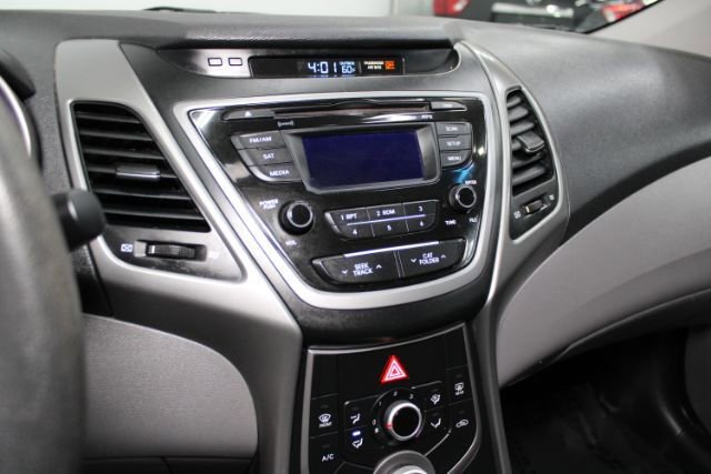Used 2015 Hyundai Elantra SE FWD image 15