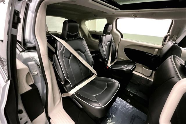 Used 2024 Chrysler Pacifica Limited image 24