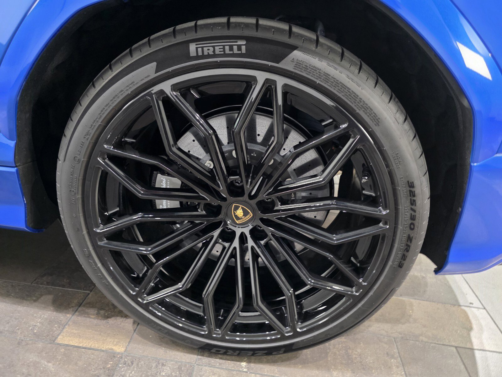 Used 2025 Lamborghini Urus SE image 13