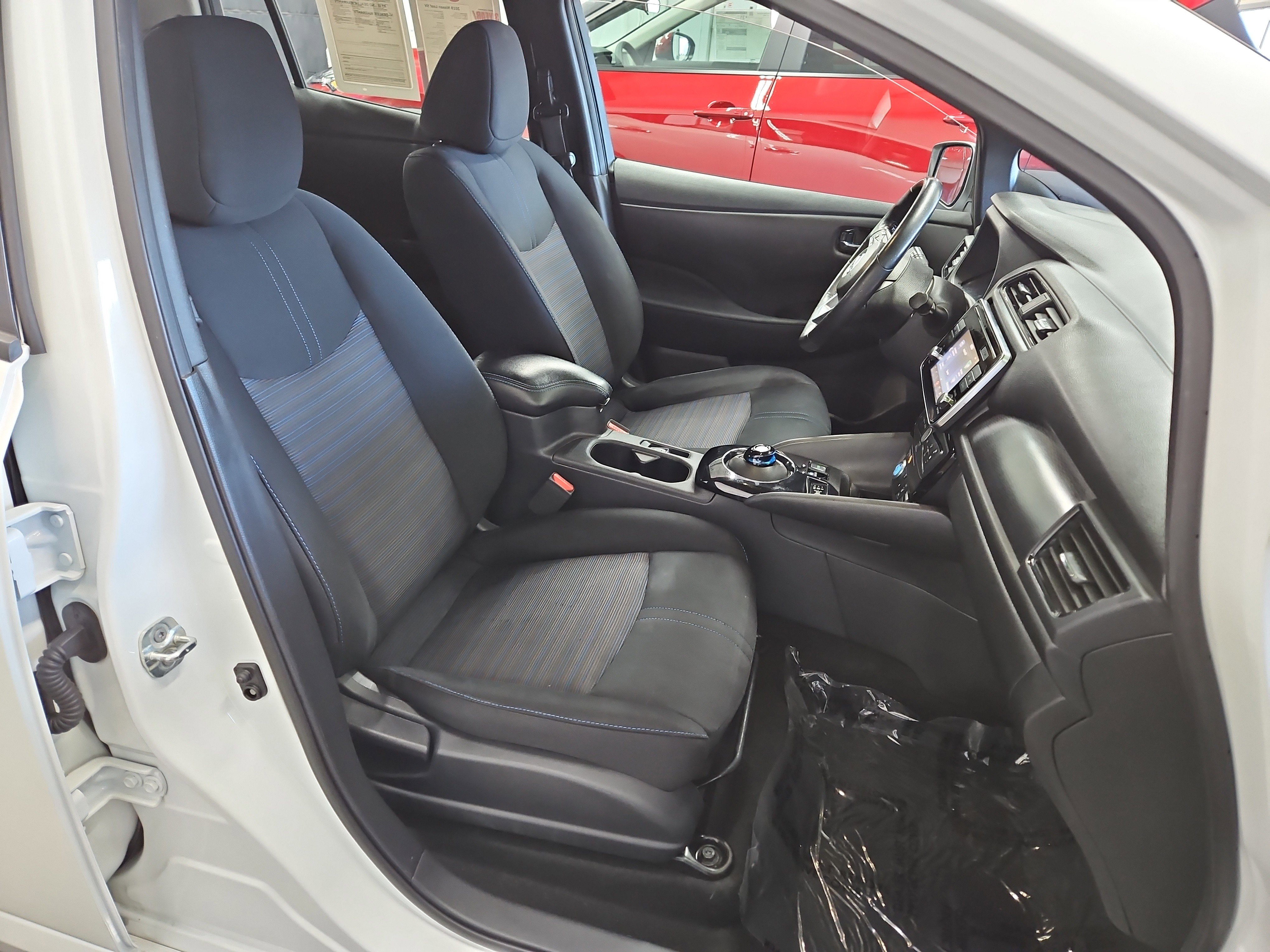 Used 2019 Nissan Leaf SV w/ SV Technology Package image 11