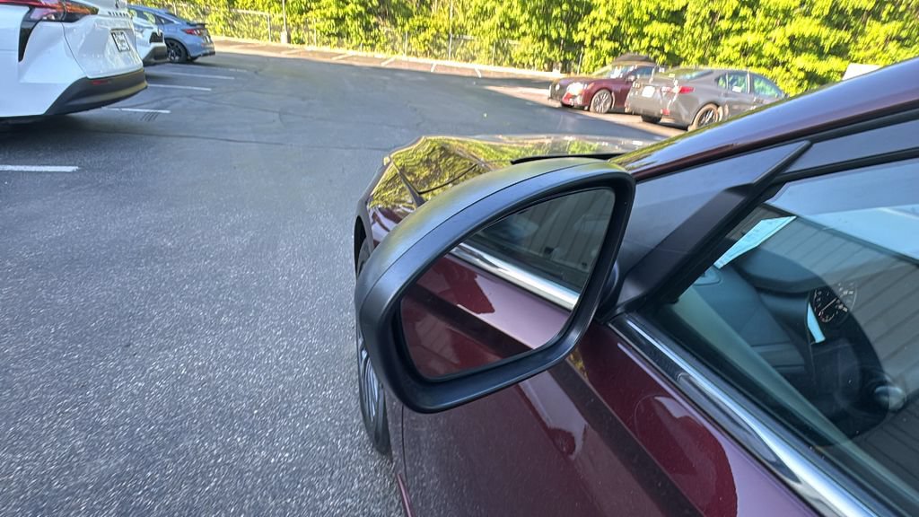 Used 2025 Nissan Altima 2.5 SV FWD image 41