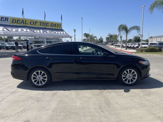 Used 2017 Ford Fusion SE w/ Fusion SE Technology Package FWD image 9