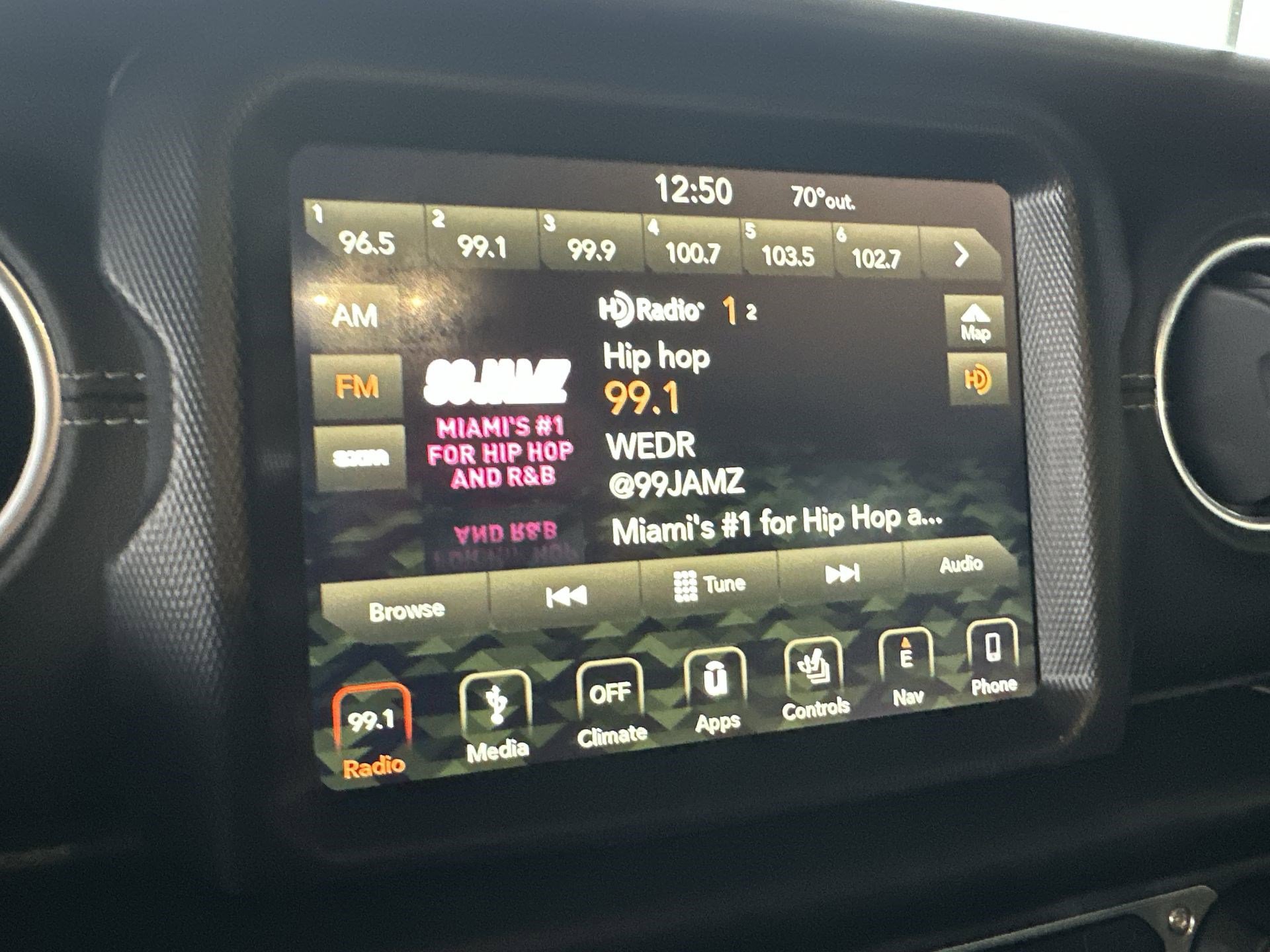 Used 2019 Jeep Wrangler Unlimited Sahara w/ Uconnect 4C Nav & Sound Group image 20