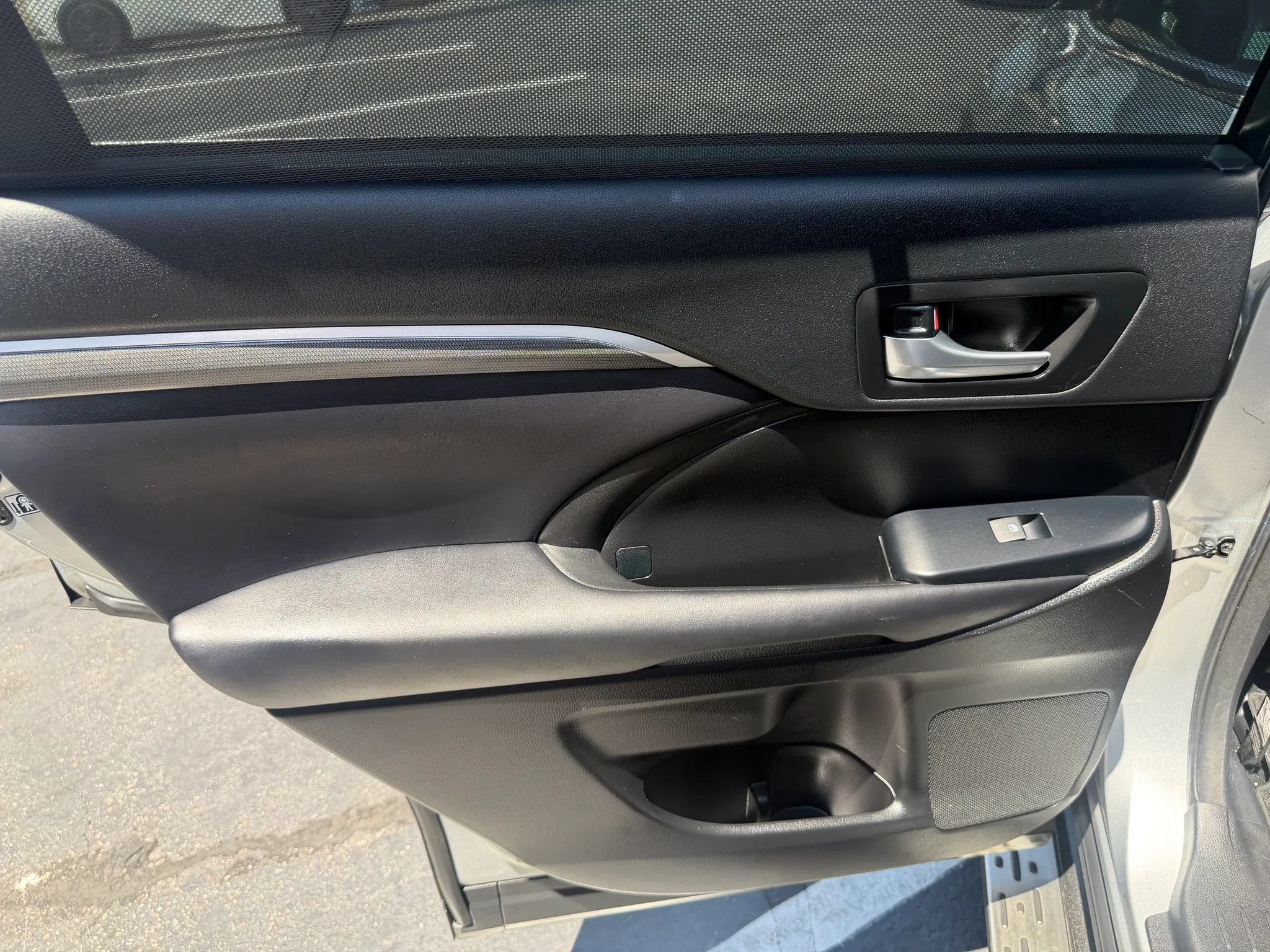 Used 2017 Toyota Highlander SE AWD/4WD image 14