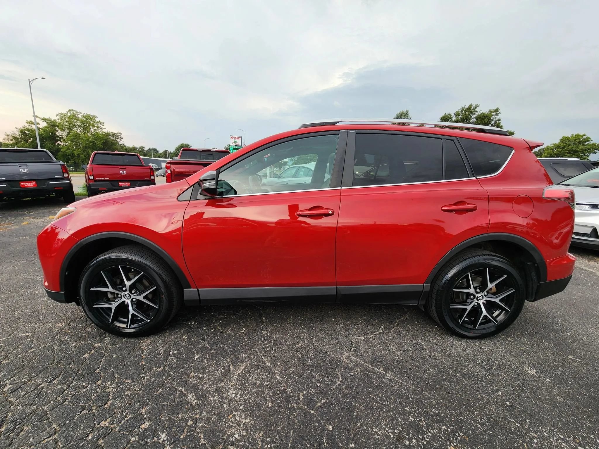 Used 2016 Toyota RAV4 SE AWD/4WD image 4
