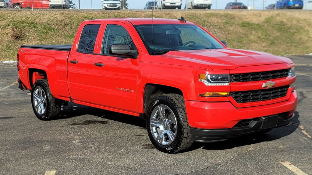 Used 2019 Chevrolet Silverado 1500 Custom w/ Custom Convenience Package image 2