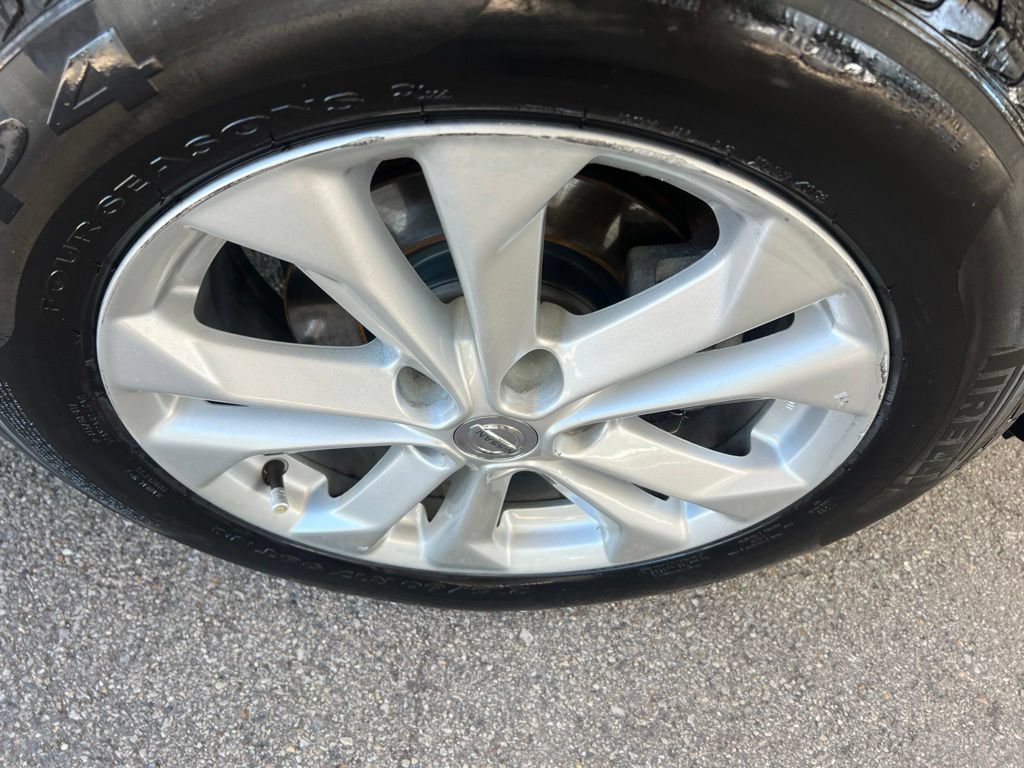 Used 2017 Nissan Rogue Sport SV AWD/4WD image 40