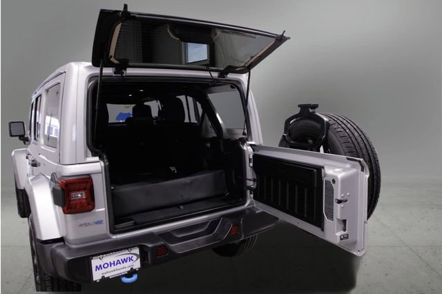 Used 2024 Jeep Wrangler Unlimited Sahara w/ Technology Group image 19