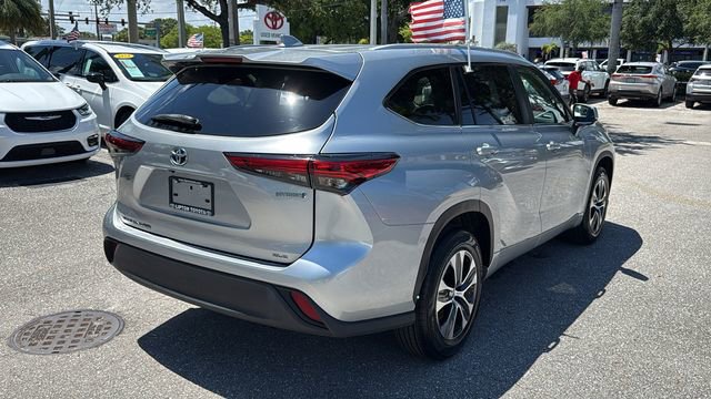 Used 2023 Toyota Highlander XLE FWD image 11