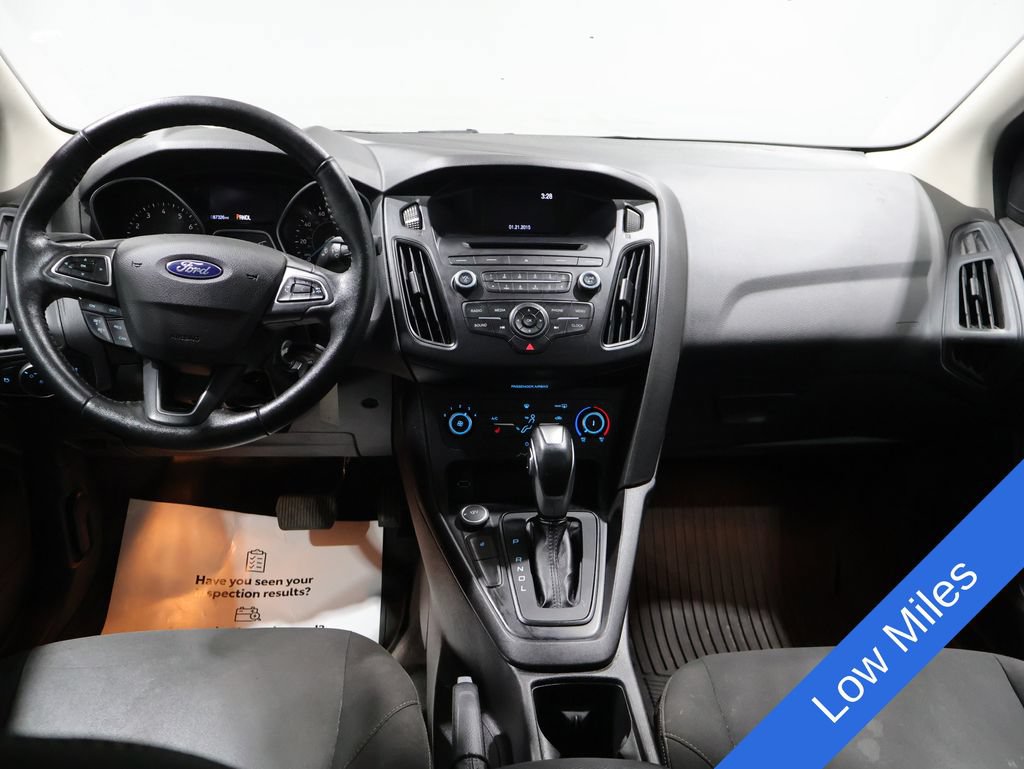Used 2015 Ford Focus SE w/ SE Cold Weather Package FWD image 3