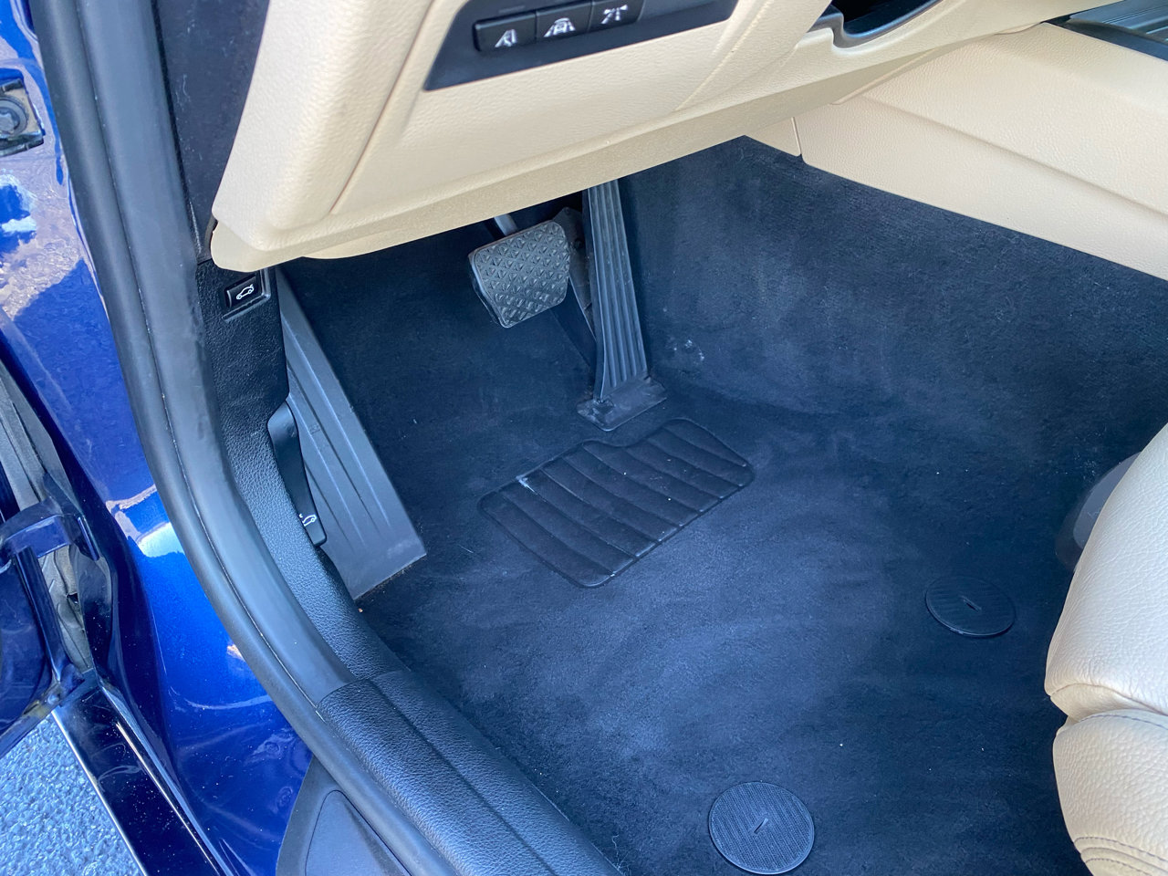 Used 2018 BMW 330i xDrive 330i xDrive SULEV Sedan w/ Premium Package image 13