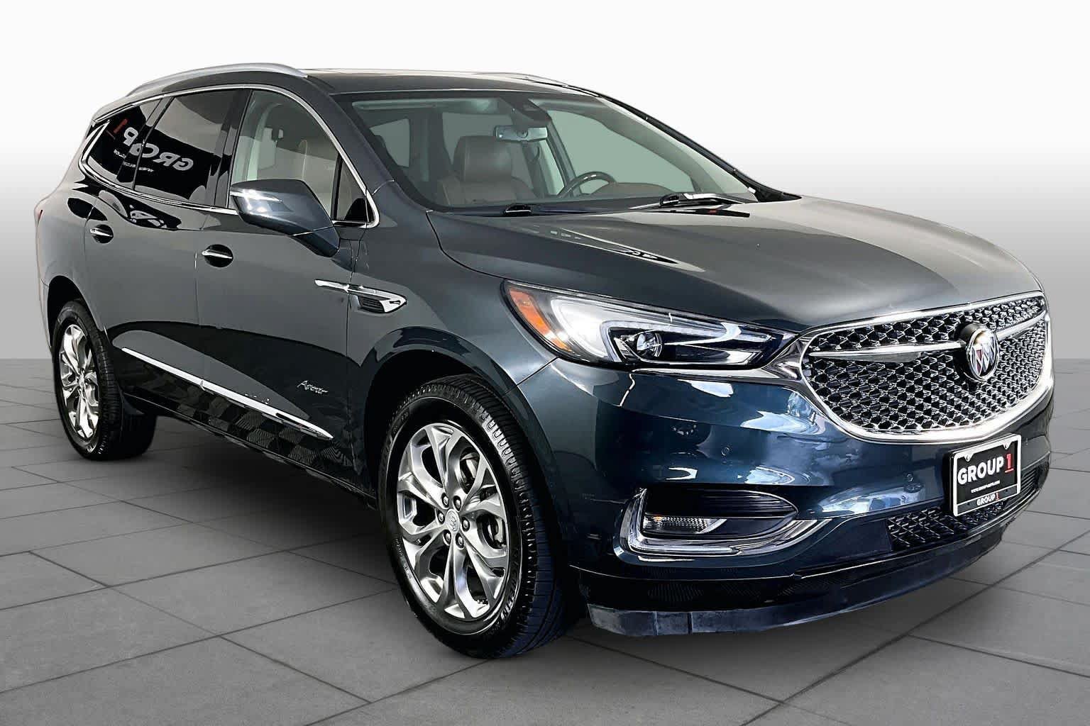 Used 2018 Buick Enclave Avenir w/ Avenir Technology Package FWD image 3