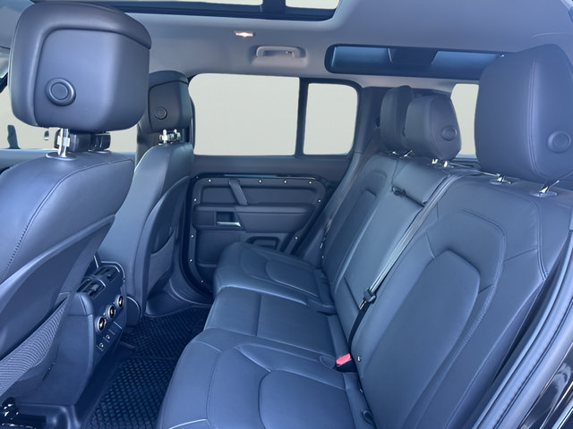 Certified 2025 Land Rover Defender 110 X-Dynamic SE AWD/4WD image 34
