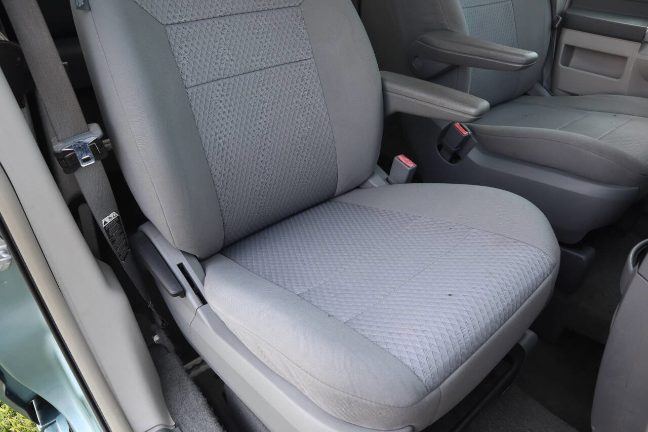 Used 2008 Chrysler Town & Country Touring image 15