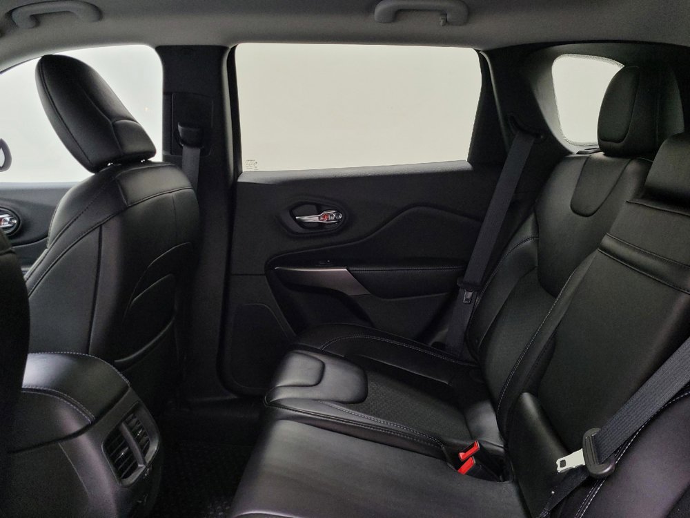 Used 2019 Jeep Cherokee Latitude Plus w/ Comfort/Convenience Group AWD/4WD image 18