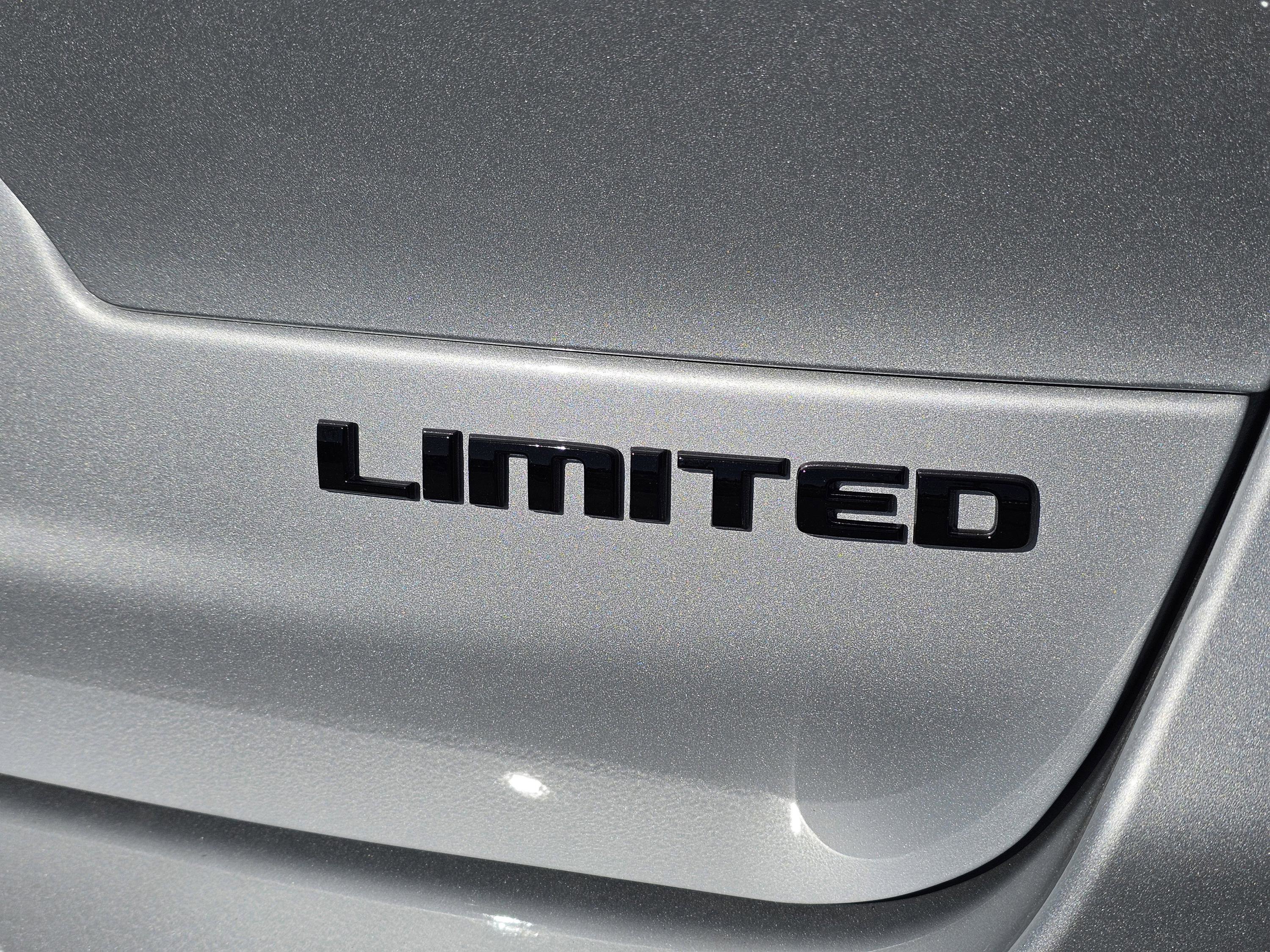 New 2025 Jeep Grand Cherokee L Limited w/ Black Appearance Package image 10