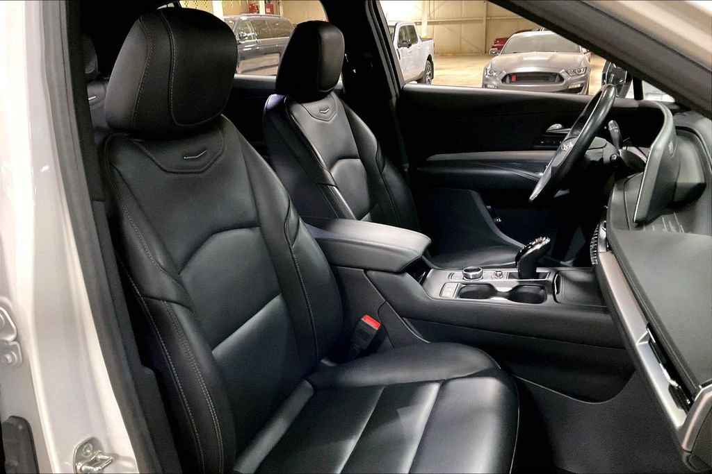 Used 2024 Cadillac XT4 Premium Luxury image 7