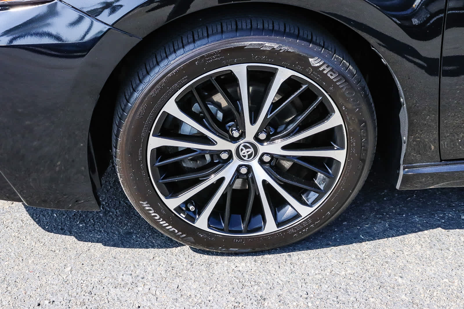 Used 2018 Toyota Camry SE FWD image 14