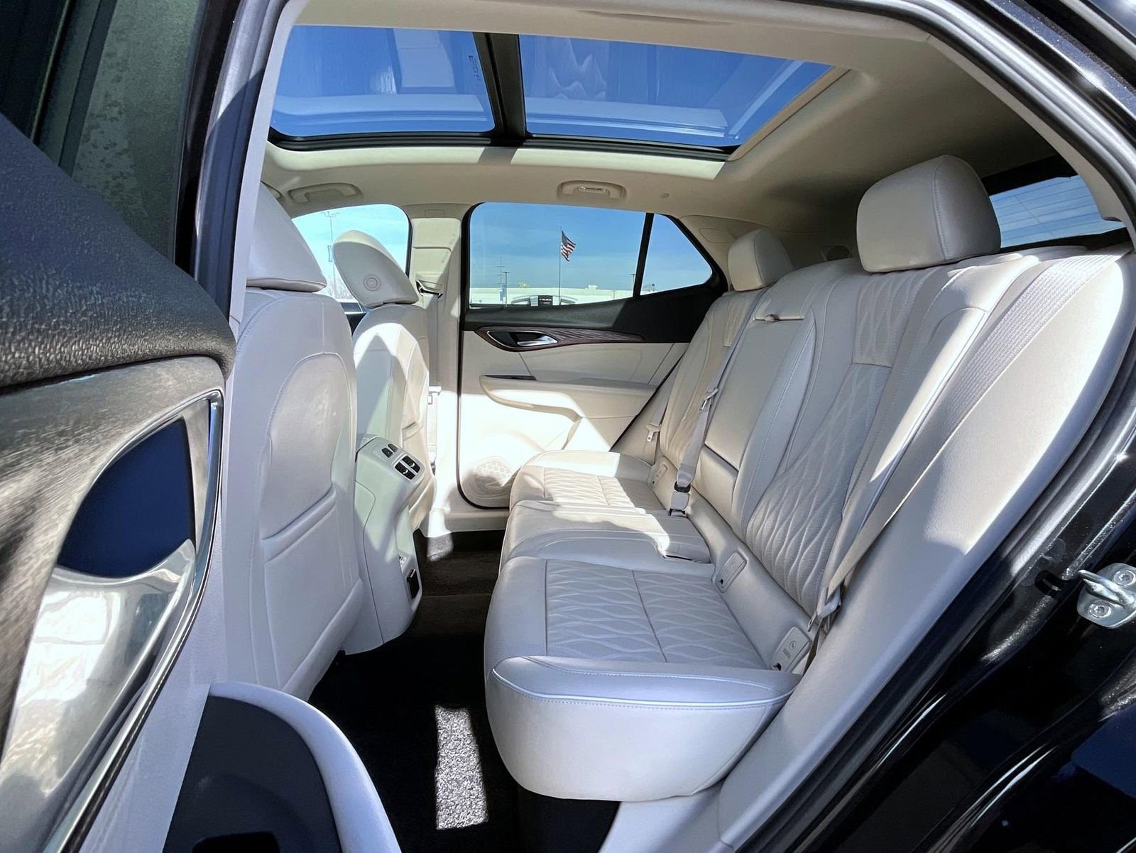 Used 2023 Buick Envision Avenir image 19