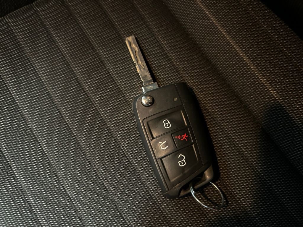 Used 2025 Volkswagen Jetta S image 33