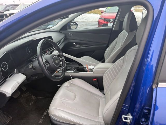 Used 2021 Hyundai Elantra Limited image 3