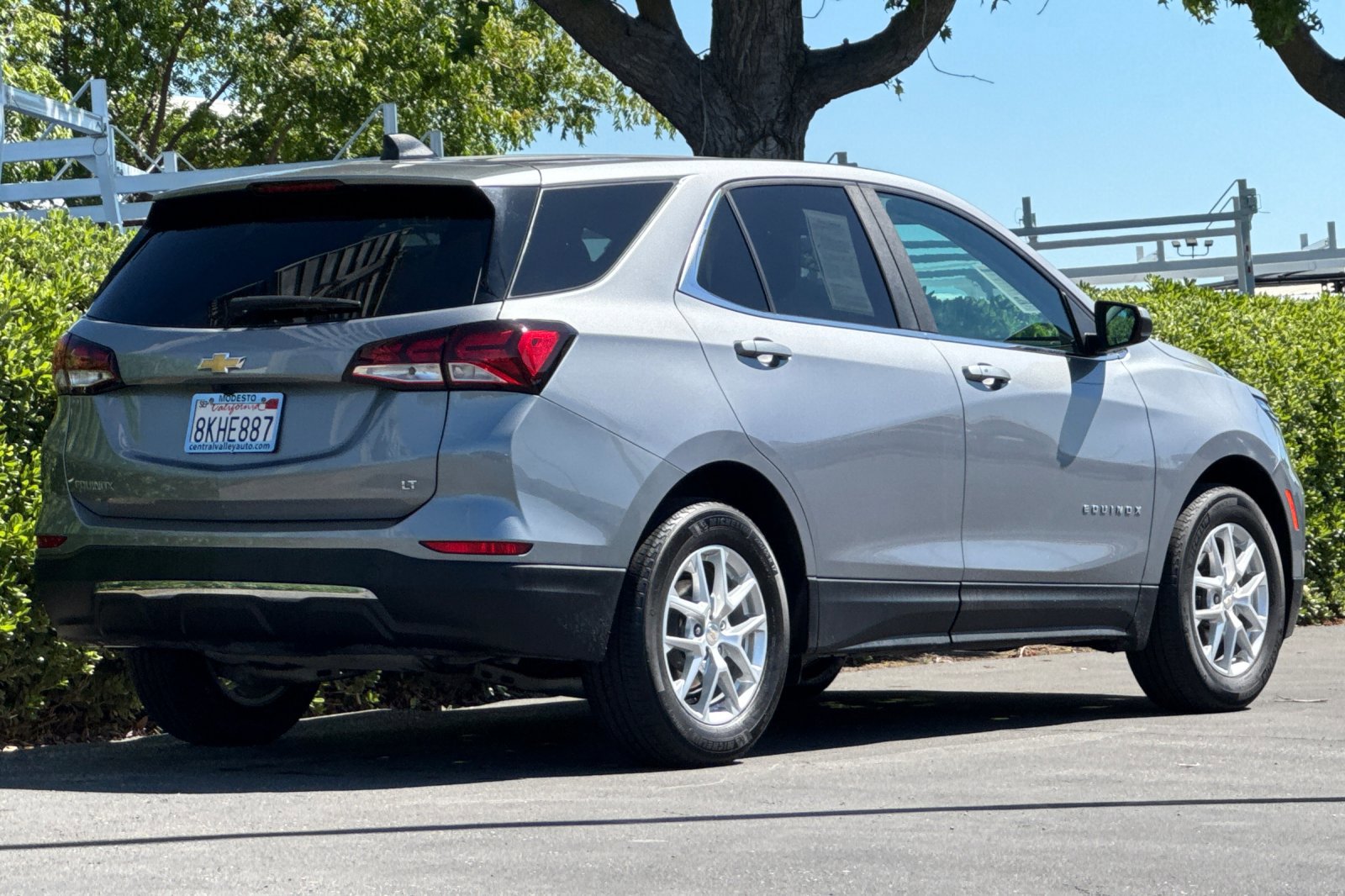 Used 2024 Chevrolet Equinox LT w/ LPO, Floor Liner Package FWD image 4